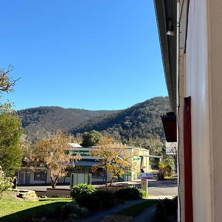 Colonial Bank Motel Omeo Екстериор снимка